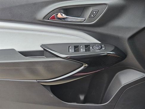 Used 2025 Chevrolet Trax LT w/ LT Convenience Package image 17