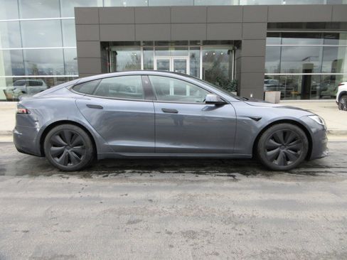 Used 2023 Tesla Model S Plaid image 11