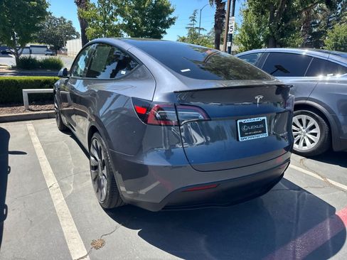 Used 2022 Tesla Model Y Performance AWD/4WD image 18