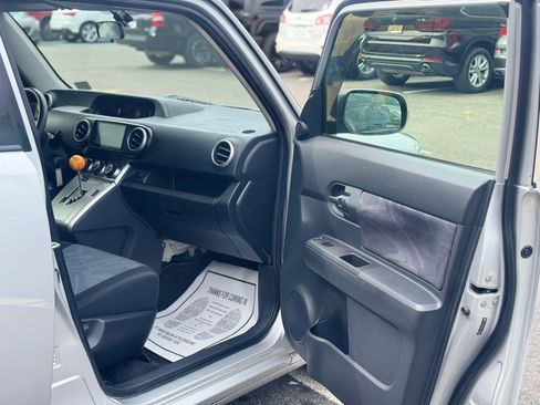 Used 2012 Scion xB FWD image 31