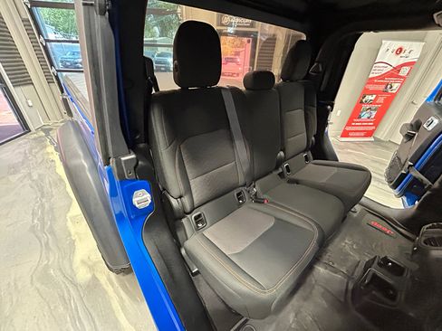 Used 2021 Jeep Gladiator Mojave AWD/4WD image 5