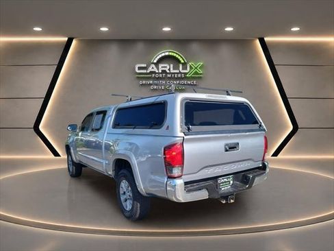 Used 2019 Toyota Tacoma SR5 AWD/4WD image 4