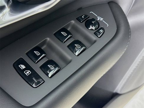 Certified 2024 Volvo XC90 B5 Core w/ Protection Package Premier image 18