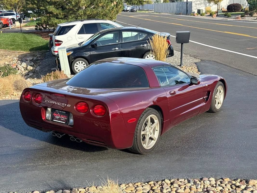 Used 2003 Chevrolet Corvette Coupe w/ Preferred Equipment Group RWD image 10
