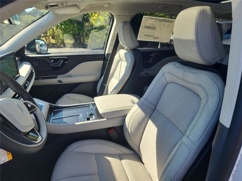 New 2026 Lincoln Aviator Reserve image 16