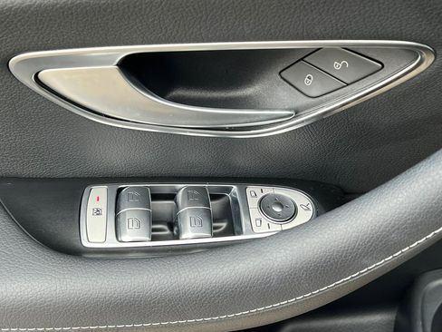 Used 2023 Mercedes-Benz E 350 4MATIC Sedan image 17