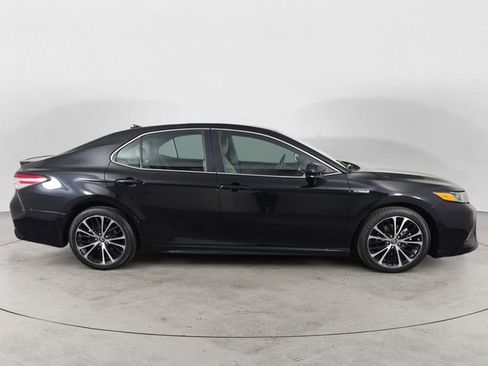 Used 2020 Toyota Camry SE FWD image 6