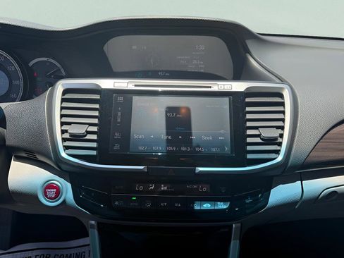 Used 2017 Honda Accord EX-L image 18