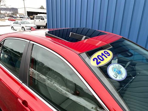 Used 2019 Toyota Camry SE w/ Audio Package image 5