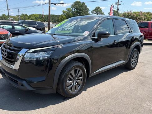 Used 2022 Nissan Pathfinder S FWD image 3