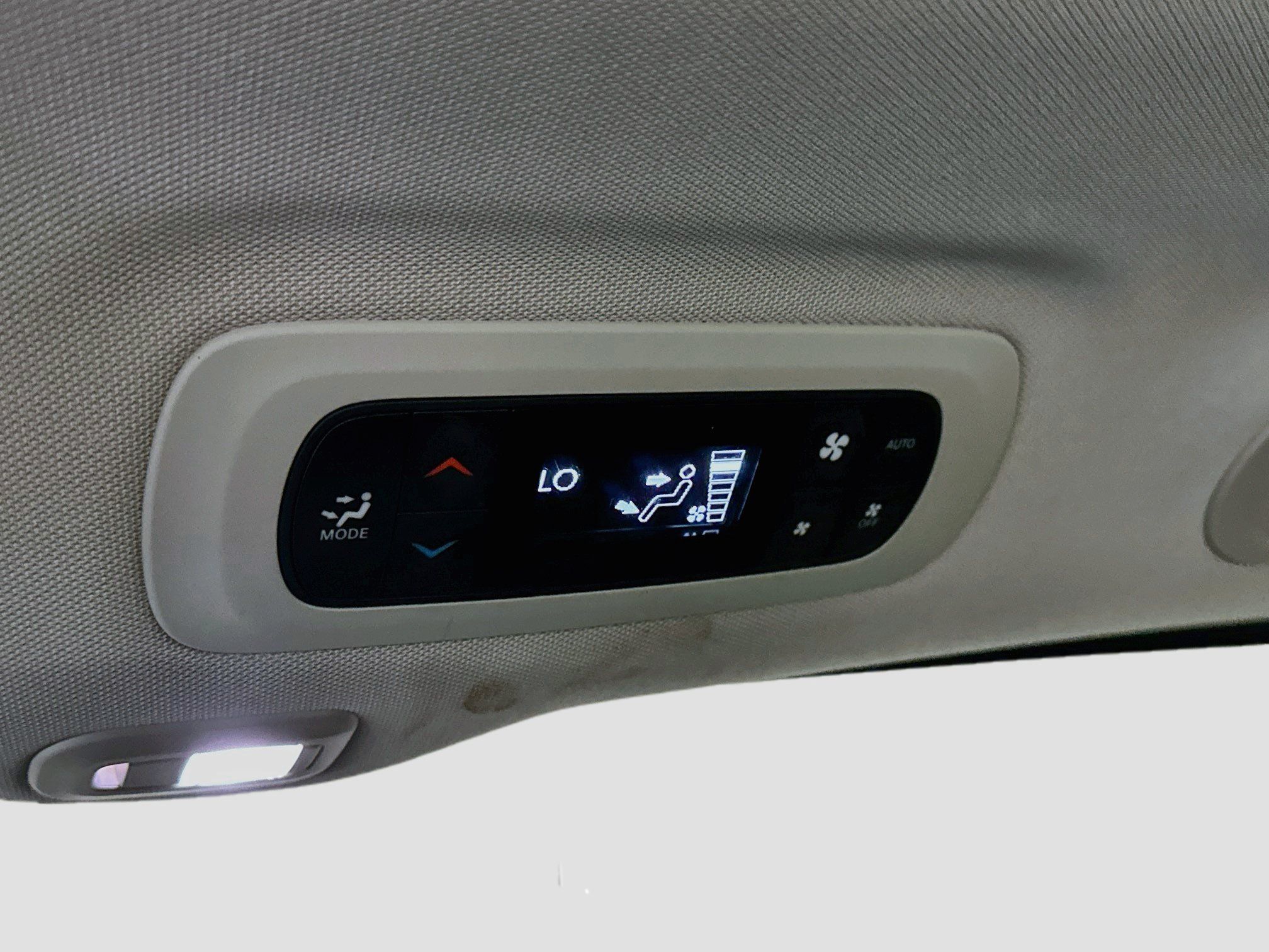 Used 2023 Chrysler Pacifica Limited FWD image 28