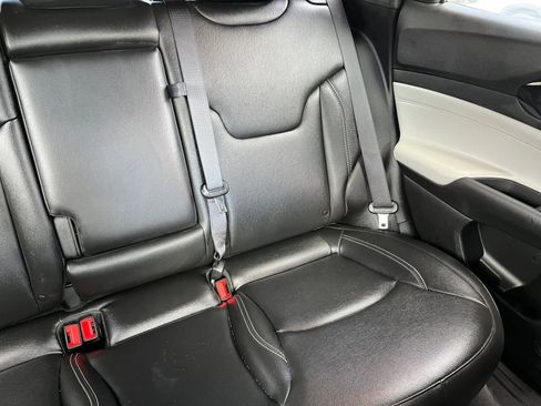 Used 2025 Jeep Compass Limited image 36