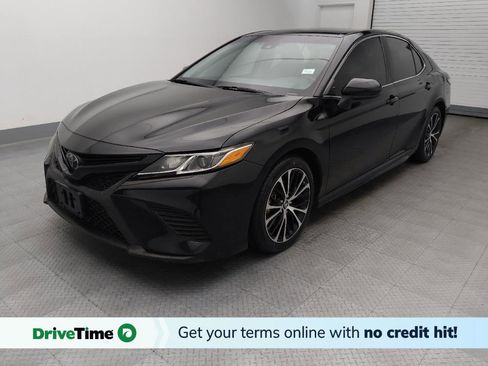 Used 2018 Toyota Camry SE FWD image 1