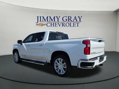 Used 2024 Chevrolet Silverado 1500 High Country w/ High Country Premium Package AWD/4WD image 3