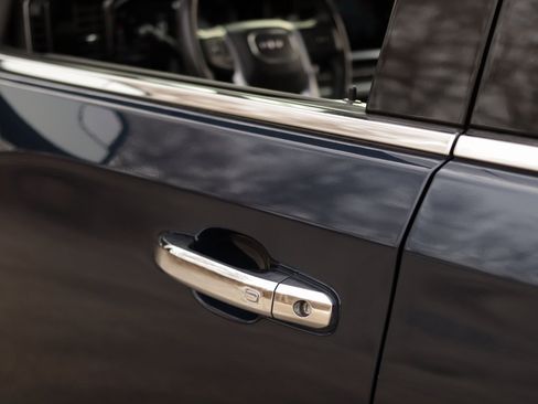 Used 2023 GMC Sierra 1500 SLT w/ SLT Convenience Package image 40