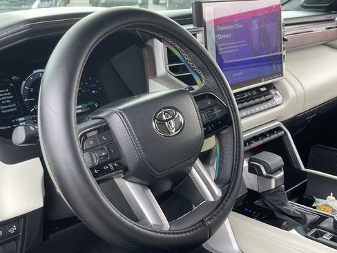 Used 2023 Toyota Sequoia Capstone image 7