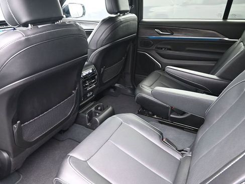 Used 2023 Jeep Grand Cherokee L Overland image 18