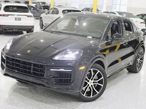 Used 2024 Porsche Cayenne Coupe AWD/4WD image 5