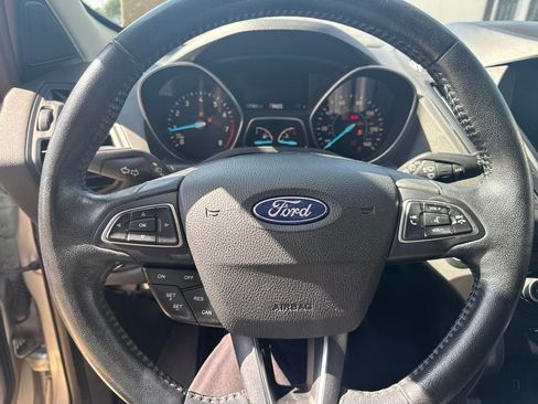 Used 2019 Ford Escape SEL AWD/4WD image 9