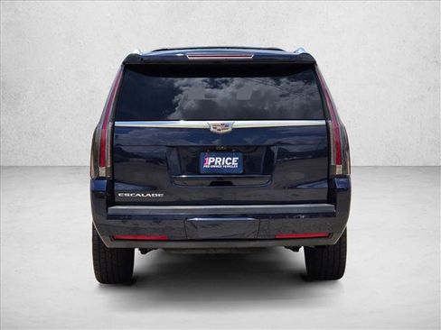 Used 2018 Cadillac Escalade Premium Luxury AWD/4WD image 6