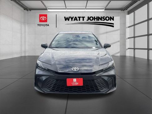 Used 2025 Toyota Camry SE FWD image 8