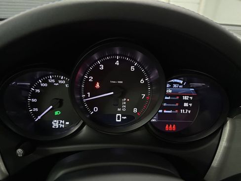 Certified 2025 Porsche Macan AWD/4WD image 14