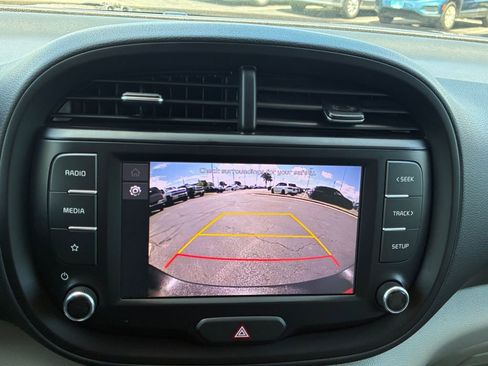 Used 2022 Kia Soul LX FWD image 9