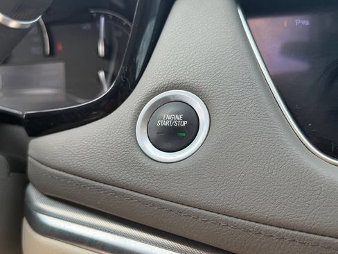 Used 2018 Cadillac XT5 Luxury w/ Driver Awareness Package FWD image 21