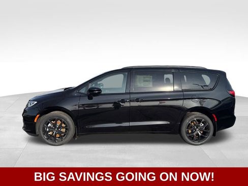 New 2026 Chrysler Pacifica Select w/ S Appearance Package AWD/4WD image 7