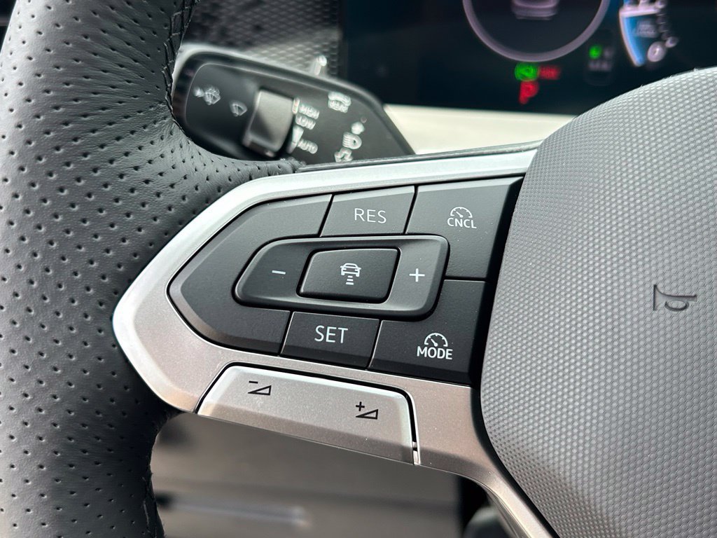 New 2026 Volkswagen Tiguan SE R-Line FWD image 20