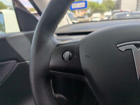 Used 2021 Tesla Model Y Long Range AWD/4WD image 18