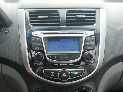 Used 2013 Hyundai Accent SE image 14