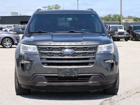 Used 2018 Ford Explorer XLT w/ Equipment Group 202A AWD/4WD image 2