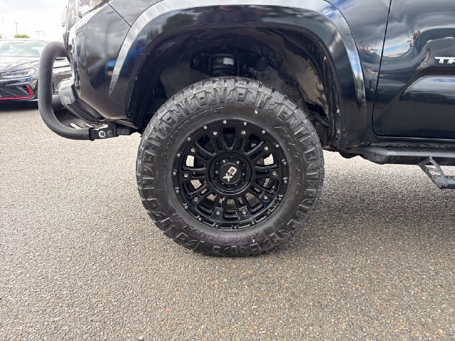 Used 2017 Toyota Tacoma SR5 w/ Tow Package AWD/4WD image 25