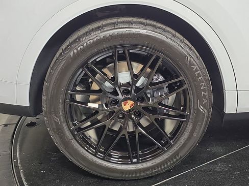 New 2026 Porsche Cayenne image 29