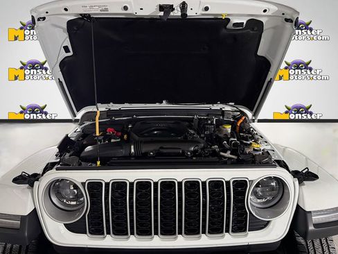 Used 2025 Jeep Wrangler Unlimited Sahara w/ Safety Group AWD/4WD image 31