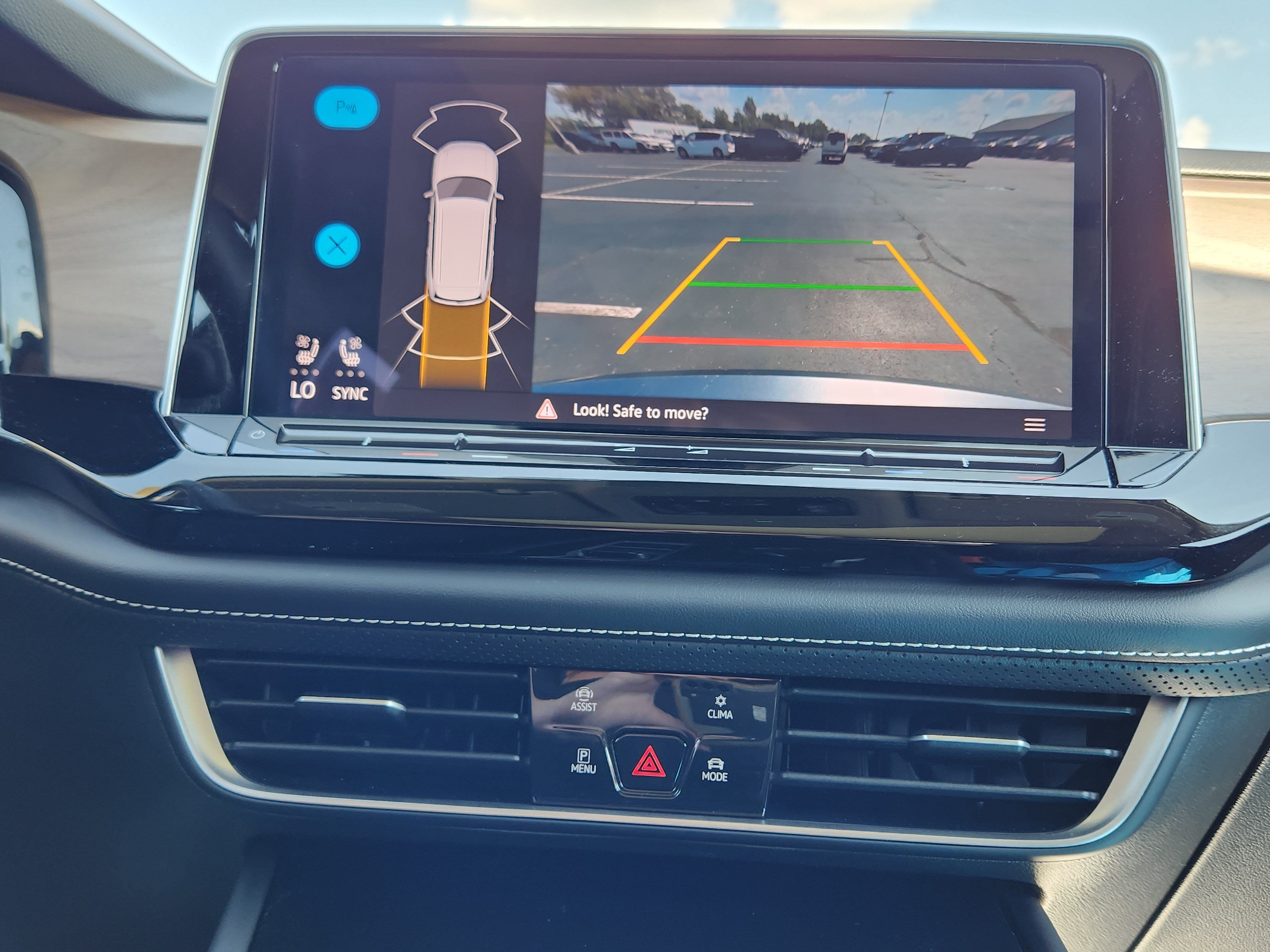 Used 2024 Volkswagen Atlas SE w/ Panoramic Sunroof Package FWD image 19
