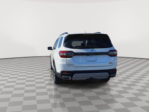 Used 2025 Honda Pilot Touring image 7