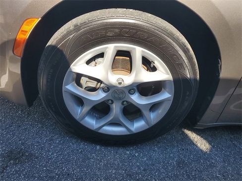 Used 2018 Chrysler Pacifica Touring Plus w/ Tire & Wheel Group image 3