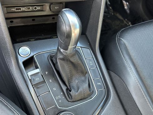 Used 2019 Volkswagen Tiguan SEL AWD/4WD image 19