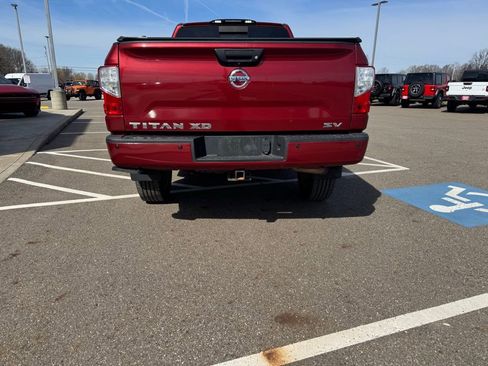 Used 2017 Nissan Titan SV image 9