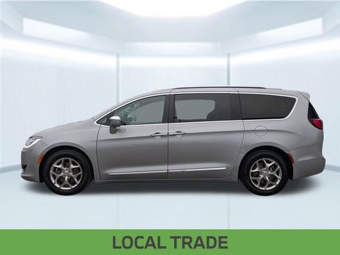 Used 2019 Chrysler Pacifica Limited image 2
