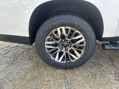 New 2026 Chevrolet Suburban Z71 image 9