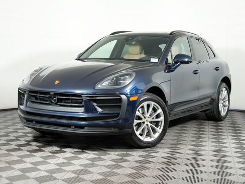 Certified 2023 Porsche Macan AWD/4WD image 1