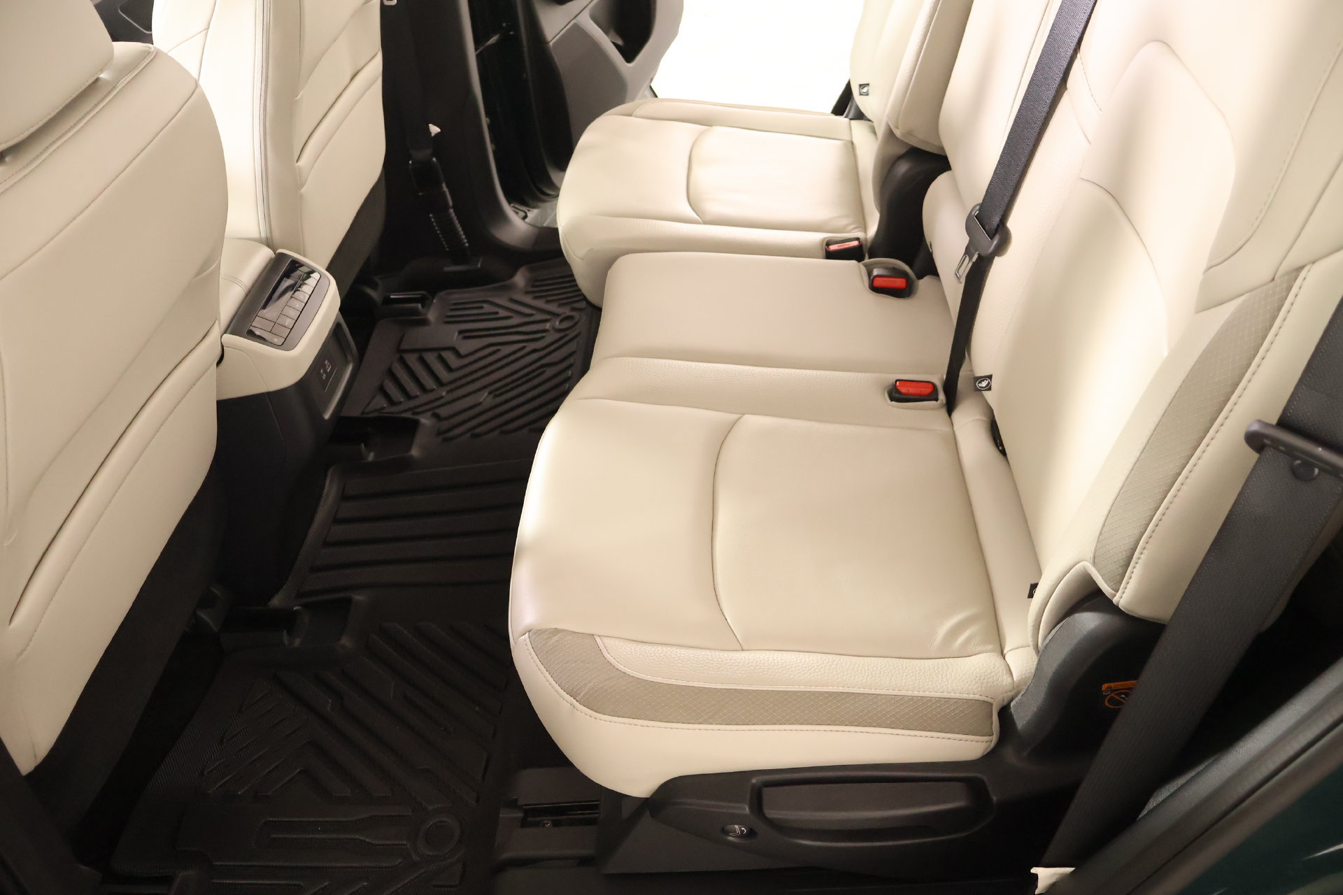 Used 2023 Nissan Pathfinder SL AWD/4WD image 12