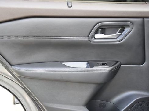 Used 2023 Nissan Rogue SL w/ SL Premium Package image 25