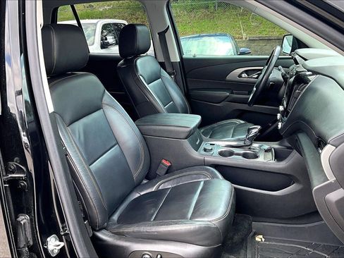 Used 2021 Chevrolet Traverse RS w/ LPO, Floor Liner Package FWD image 7