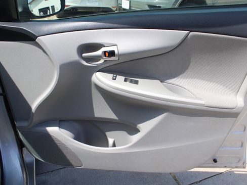 Used 2011 Toyota Corolla LE FWD image 7