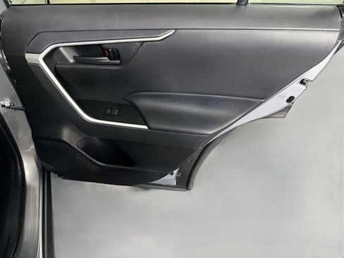 Used 2021 Toyota RAV4 LE image 27