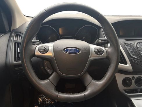Used 2014 Ford Focus SE w/ SE Sport Package FWD image 11